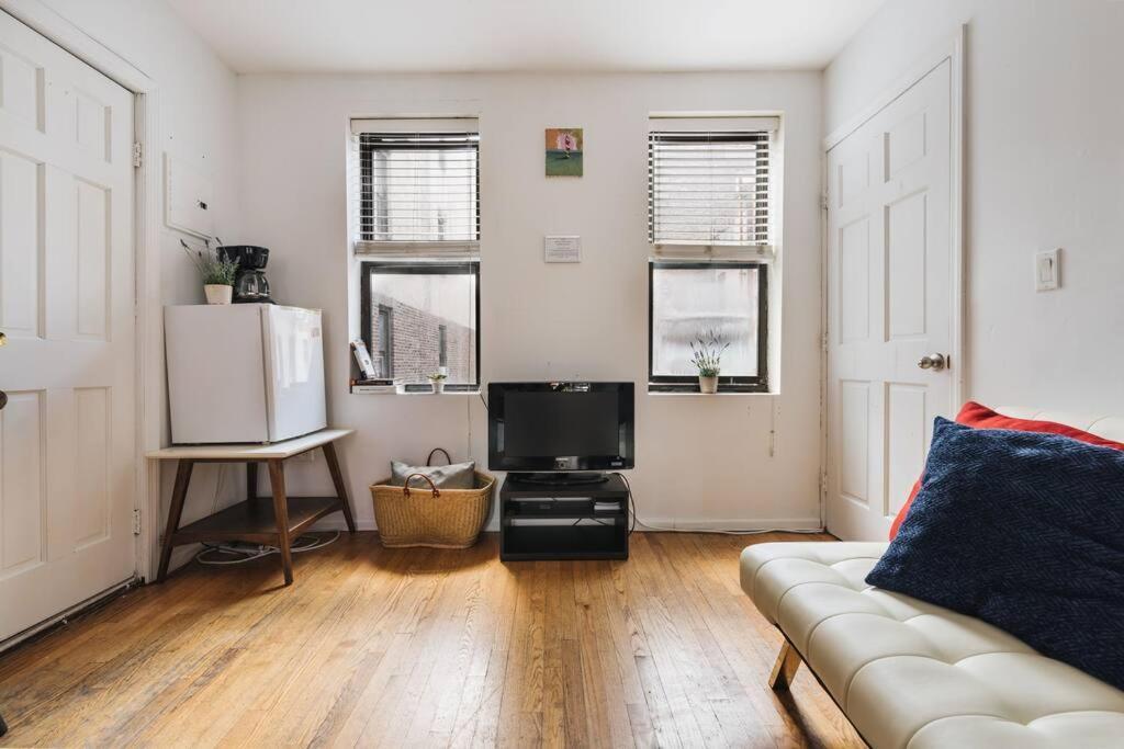 East Village Townhouse Нью-Йорк Екстер'єр фото